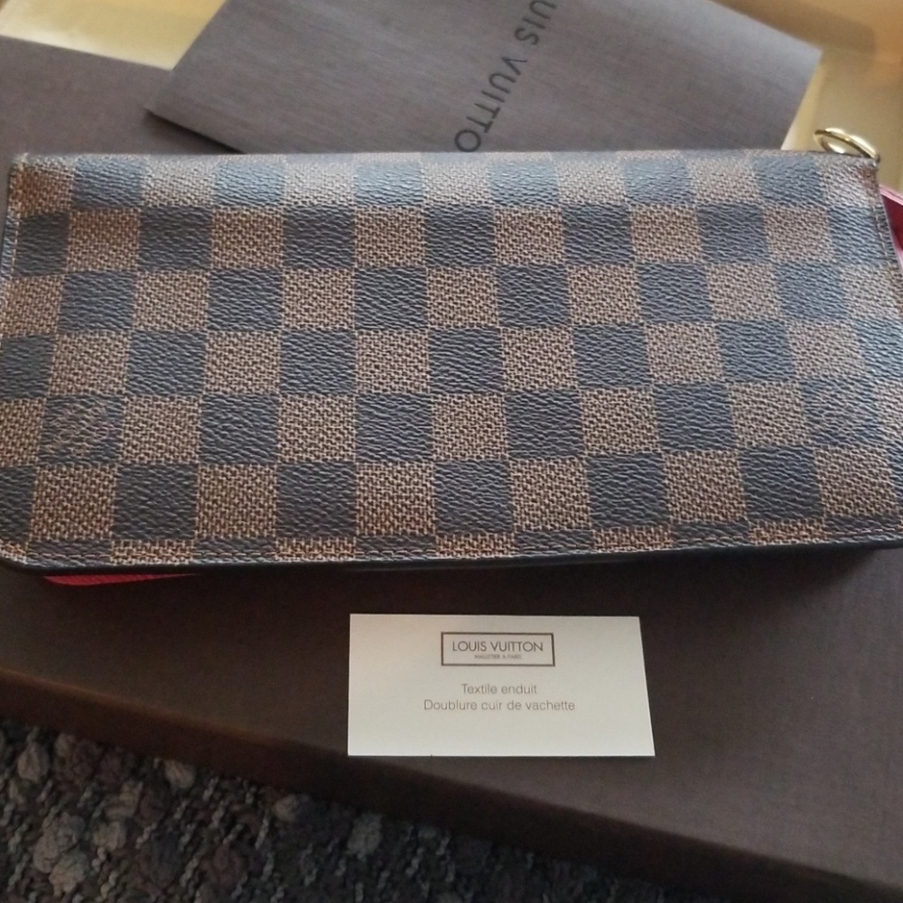 Damier Louis Vuitton Wallet